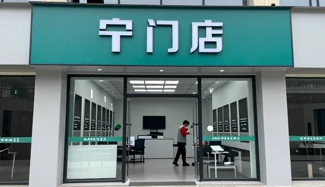 东莞市富勇办公家具有限公司服务设计等客户，提供尺寸定制服务支持